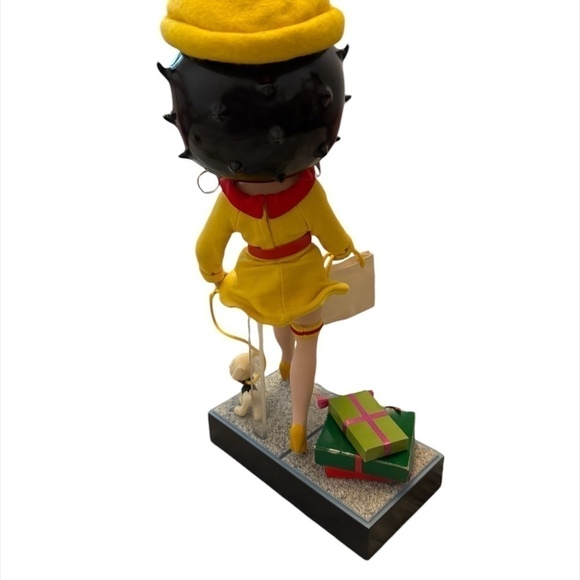 Betty Boop 1995 Porcelain Figurine Shopping Spree - Picture 3 of 9